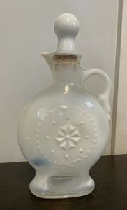 VINTAGE JIM BEAM ROYAL OPAL D334 OPALESCENT LIQUOR DECANTER BOTTLE 1957 White